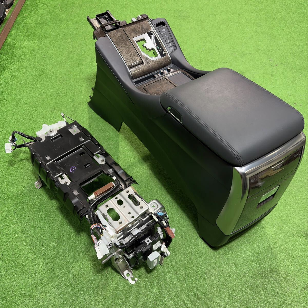 トヨタ 30 アルファード ヴェルファイア 大型 コンソール ボックス ステー付き AGH30W/GGH30W/AYH30W拍卖