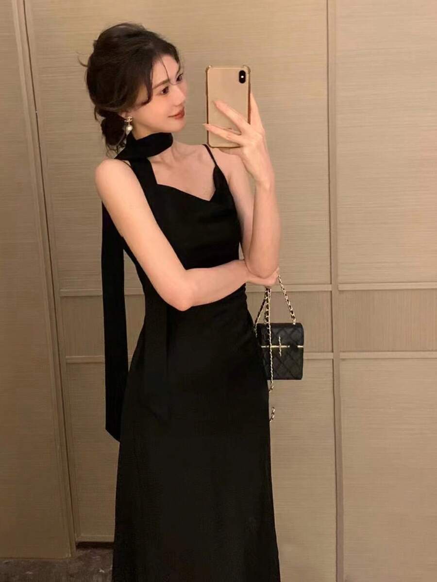 アクセサリー レディース スカーフ 黒の長さ調節可能なチョーカースカーフ。リボンで留めるのでサイズ自由自在。春のアクセサリーとして拍卖