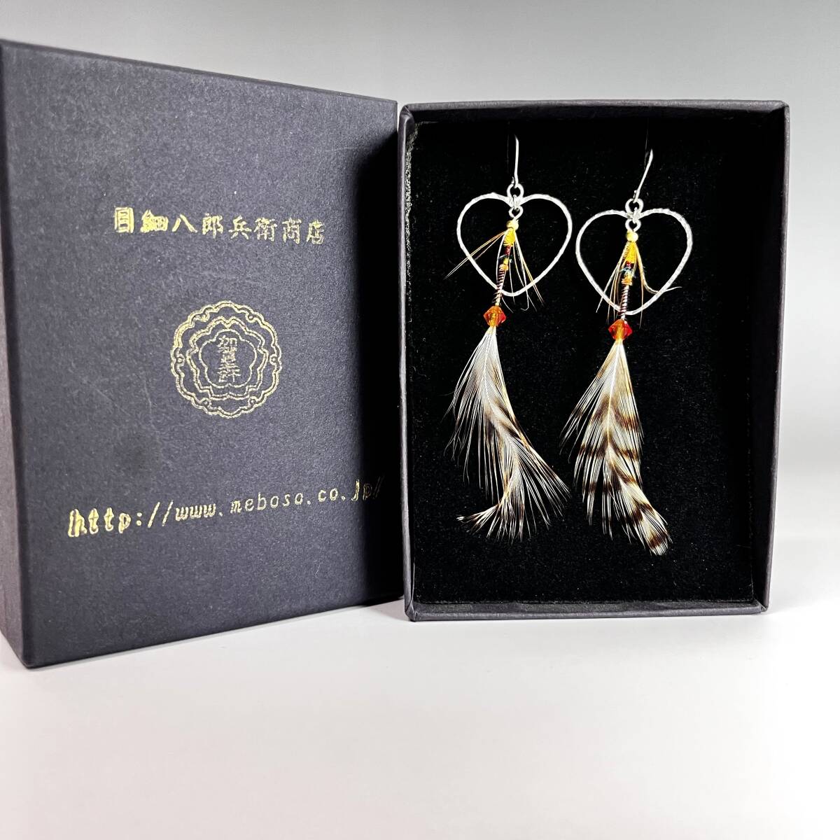 目細八郎兵衛商店【羽毛付シルバーピアス】SV925 展示品◆銀製 伝統工芸 加賀毛針 めぼそ針 ハンドメイド拍卖