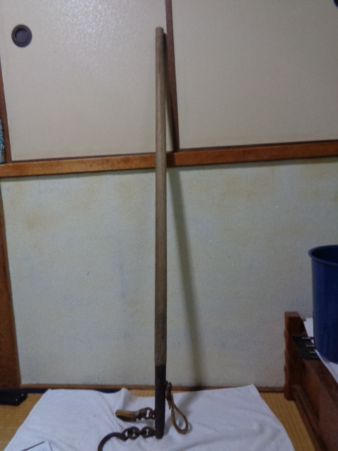 旧家蔵出し レトロ 天秤棒・鉤棒・秤棒・竿秤・鉤天秤-①/自在鉤・測定道具/古道具/木製+鉄製/担ぎ棒/拍卖