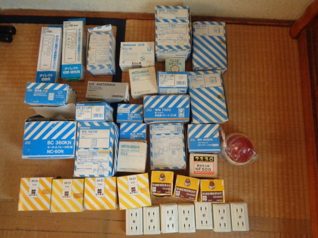 電気工事-電材・配電用品-色々 まとめて/コンセント・金属プレート・ブレーカー各種・スイッチ・非常用押釦・ドアホン子機・etc/未使用品拍卖