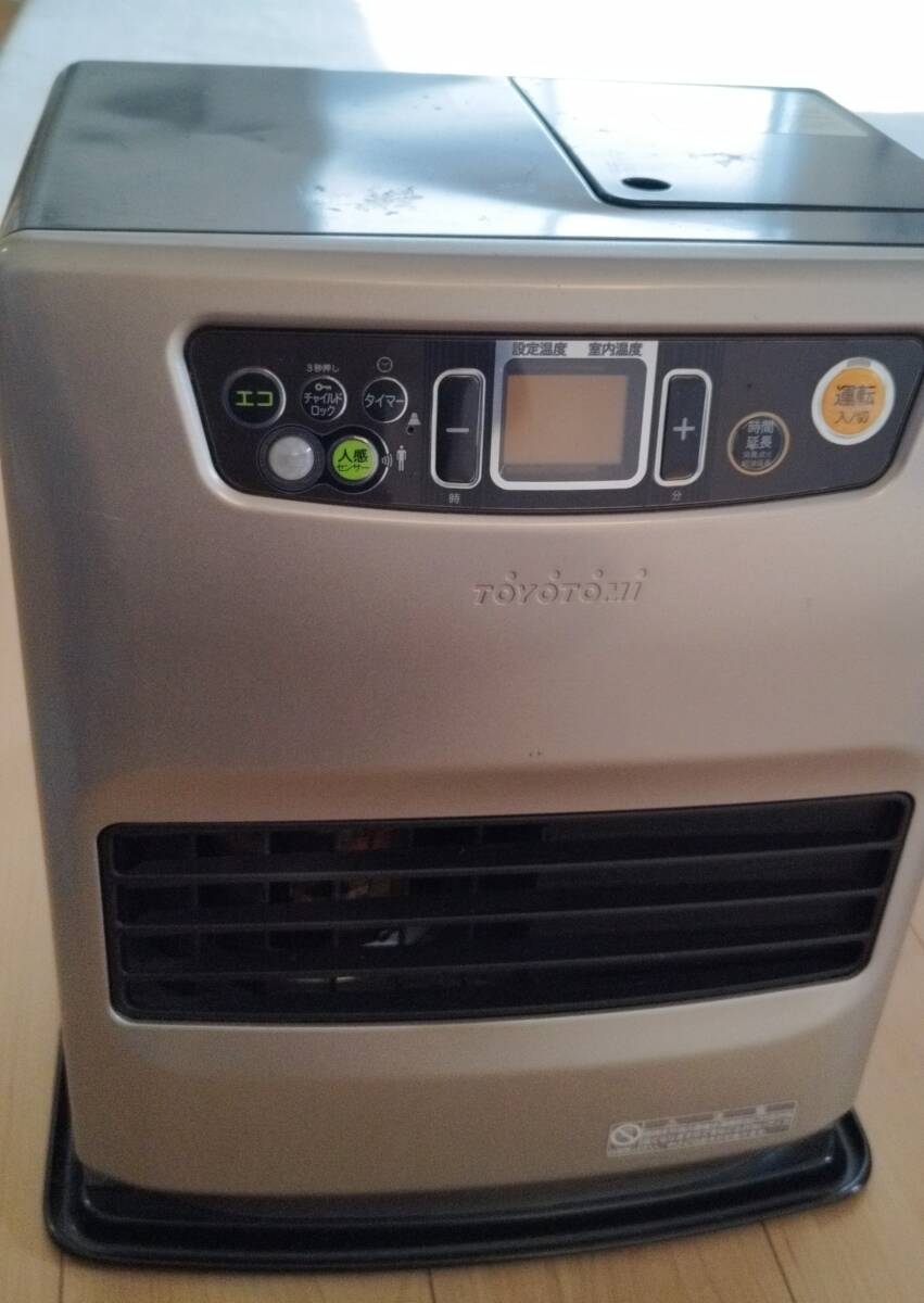 【難あり特価】TOYOTOMI 石油ファンヒーター LC-S32F(S) Wシルバー 9-12畳 2015年製 人感センサー付拍卖