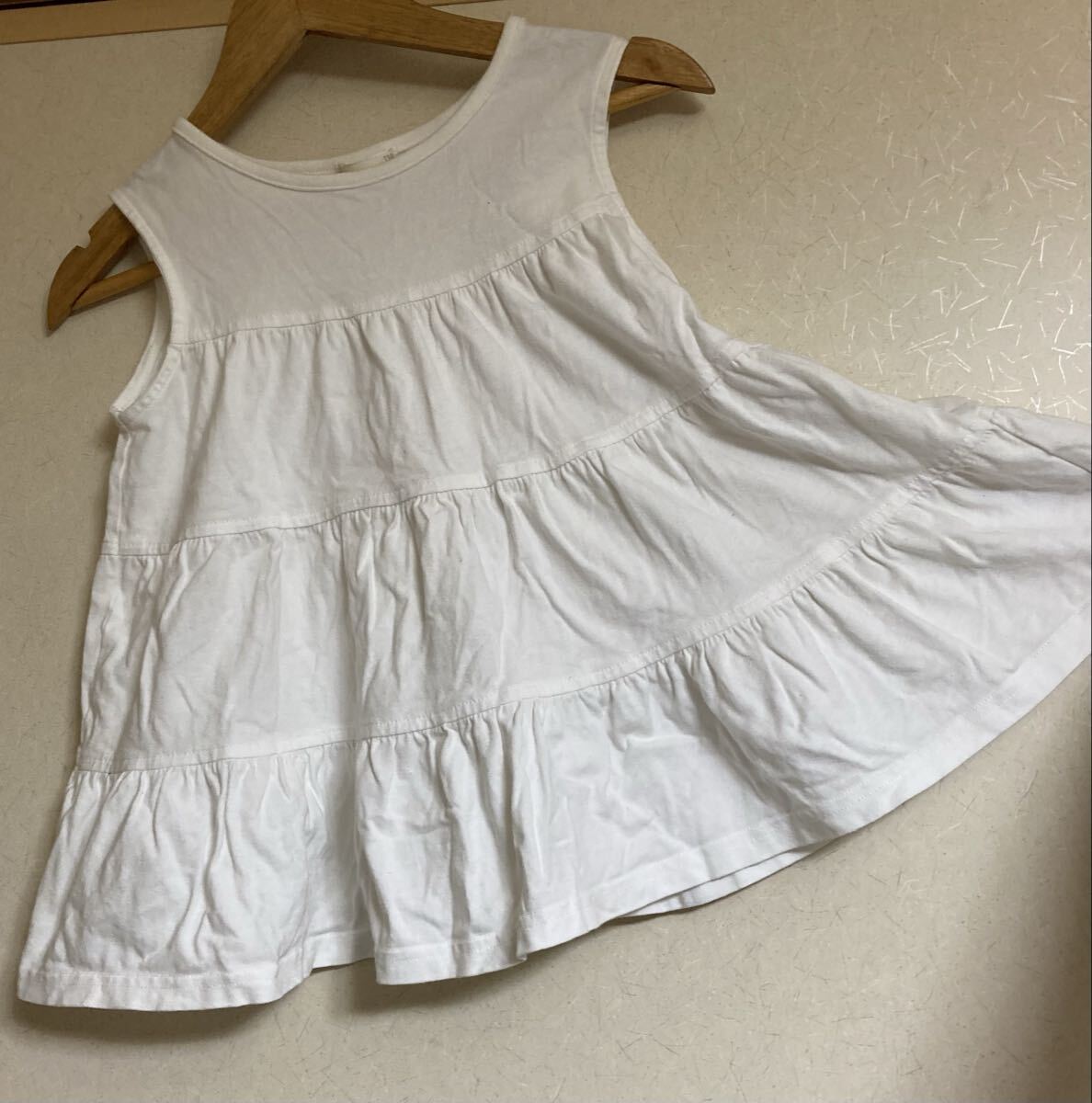 GU【130サイズ】コットンチュニック 白 ノースリーブ ティアード クールネックデザイン トップス ひらひら ホワイト拍卖