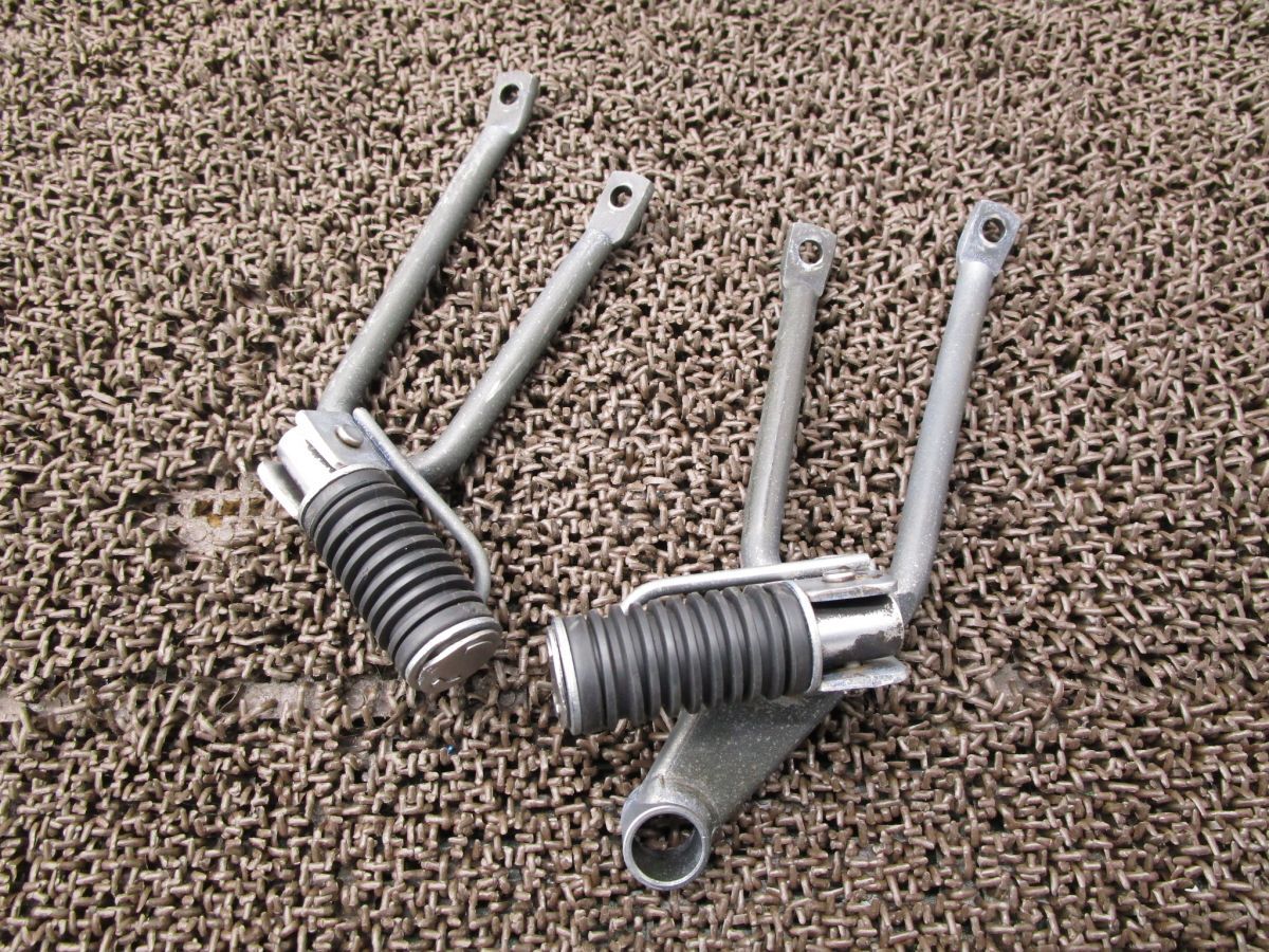 FTR223 タンデムステップ ステー 左右 ●A8433!MC34 ホンダ 【 MD33E 】 キャブ車 動画有拍卖