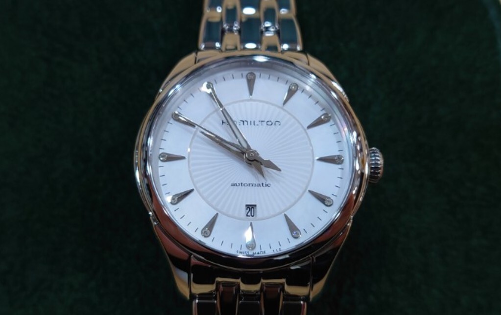 【1円〜】未使用 ハミルトン 自動巻き 定価127,600円 ダイヤ シェル文字盤 レディース ジャズマスター ブレス ベルト付 腕時計 H42215111 拍卖