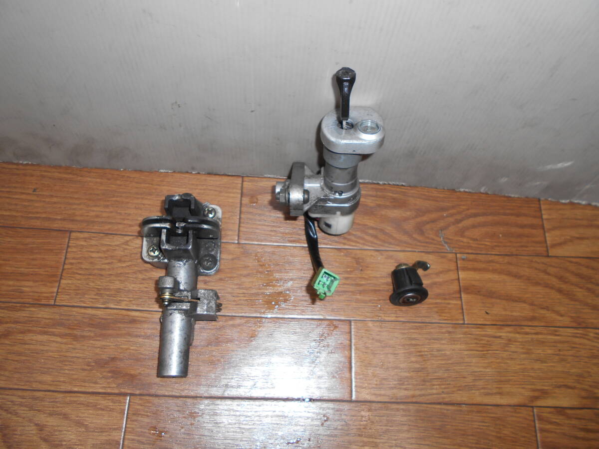 アドレス110 2スト CF11A メインキーシリンダー シートロック タンクキャップキー拍卖