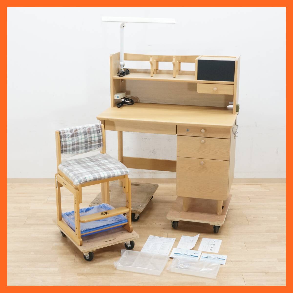 前ダ:美品【イトーキ】ポルク 学習机 2点セット 片袖デスク LKF-F LKF-AE 学習デスク 棚付 LEDライト チェア 木製椅子 ナチュラル 勉強机拍卖
