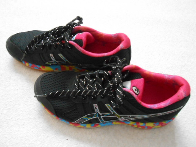 □□超美品 asics アシックス レディ ローテスタイレックス 24.0 ブラック×レインボー スポーツ シューズ マラソン バトミントン バレー拍卖