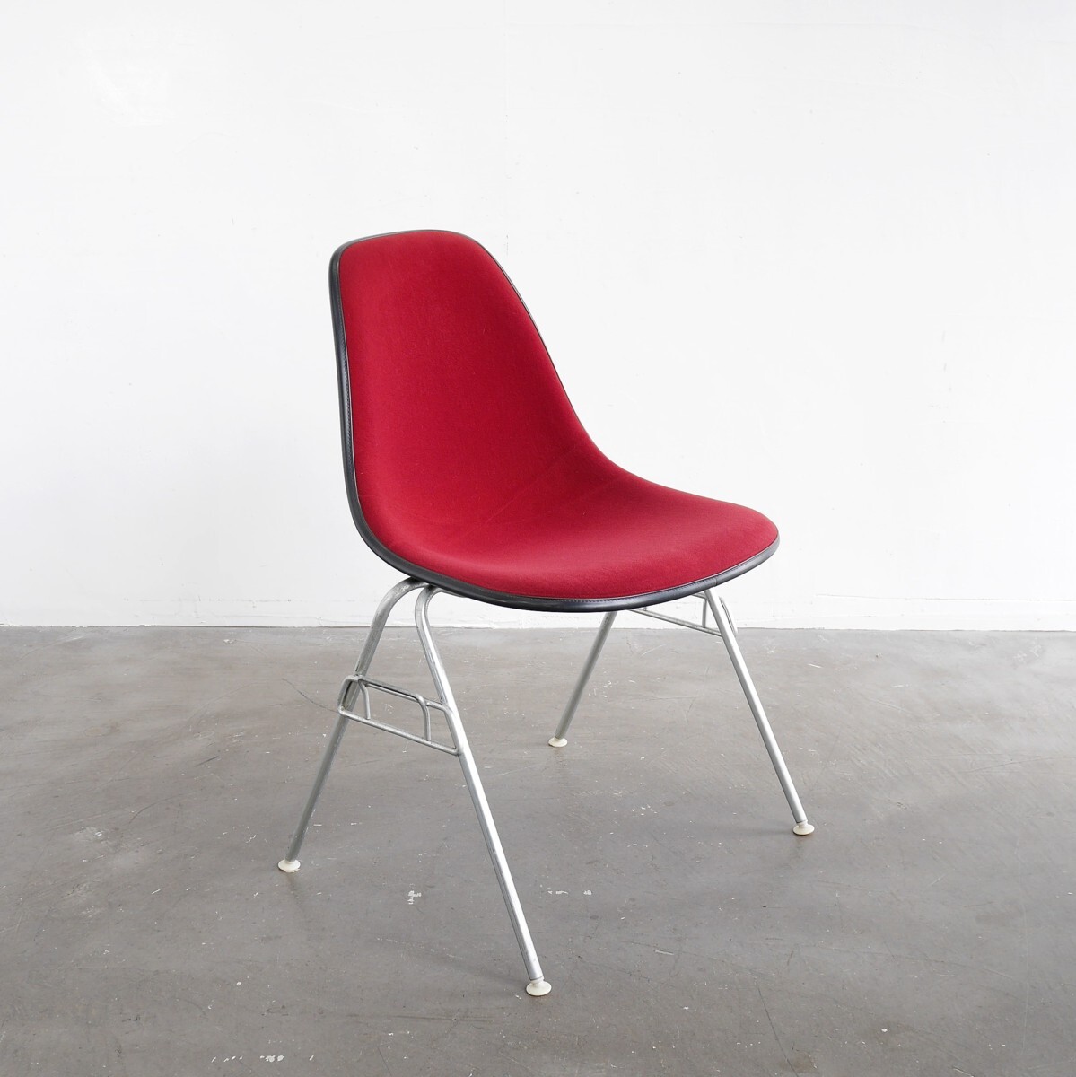 #3974 アメリカ 80's ヴィンテージ Herman Miller ハーマンミラー イームズシェルサイドチェア 布張り スタッキング 椅子拍卖