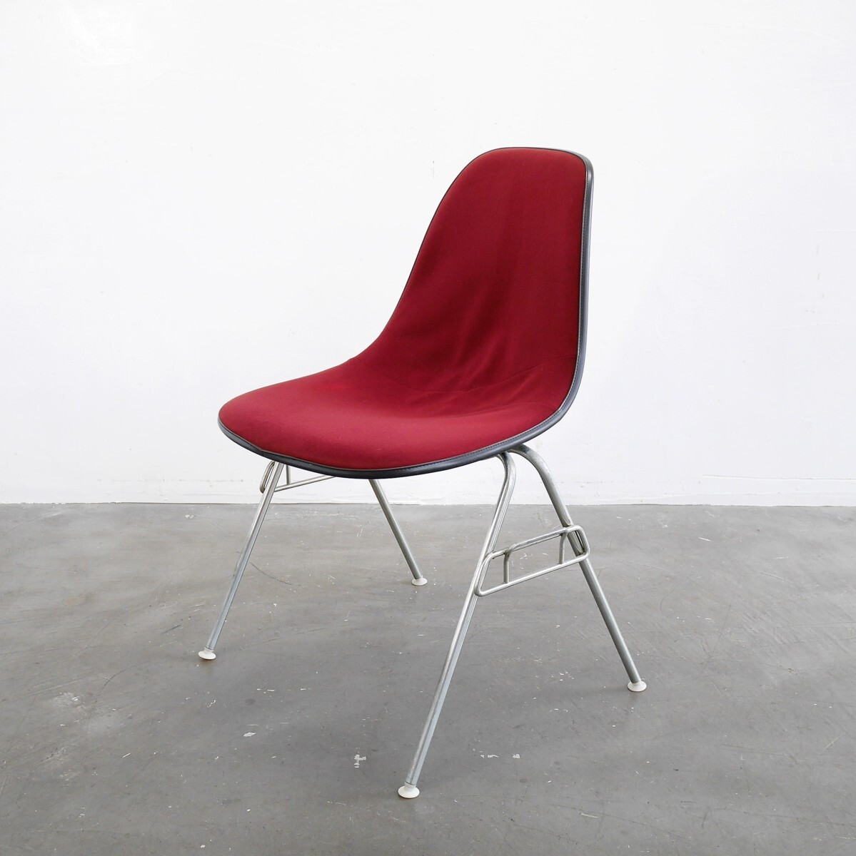 #3979 アメリカ 80's ヴィンテージ Herman Miller ハーマンミラー イームズシェルサイドチェア 布張り スタッキング 椅子拍卖