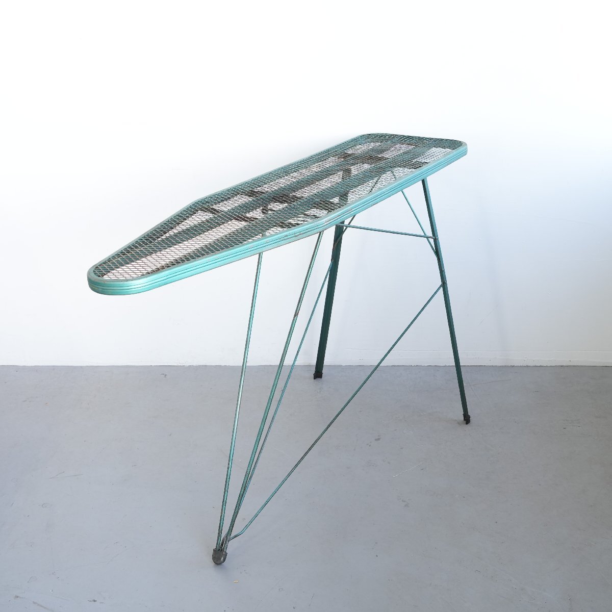 70s ヴィンテージ アイロン台/ アメリカ 折りたたみ アイロンテーブル 店舗什器 キャンプ アウトドア アンティーク#705-20-240-749拍卖