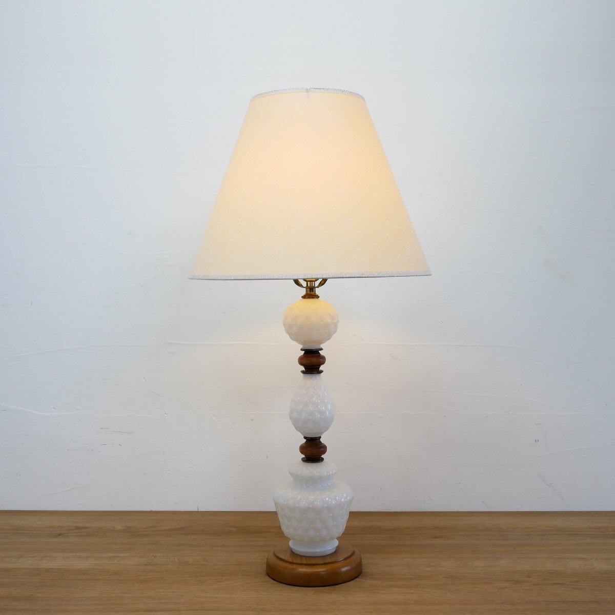 60s ホブネイル ミルクガラス ヴィンテージ テーブルランプ / アメリカ ミッドセンチュリー アンティーク照明 #702-40-272-467拍卖