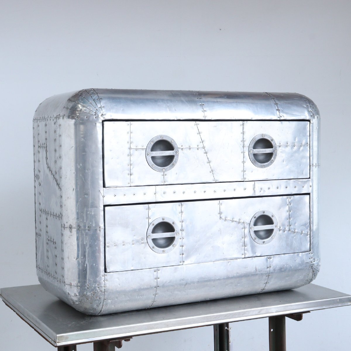 希少! TIMOTHY OULTON アビエーター ブラックホーク 2段チェスト/ヴィンテージ 棚 店舗什器 収納 イギリス#602-150-107-408拍卖