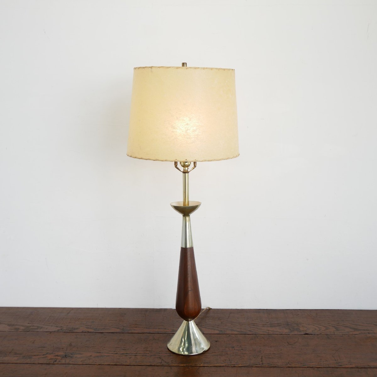 50's 60's ミッドセンチュリーモダン テーブルランプ / アメリカ ヴィンテージ ウッドベース 樹脂シェード #510-30-273-350拍卖