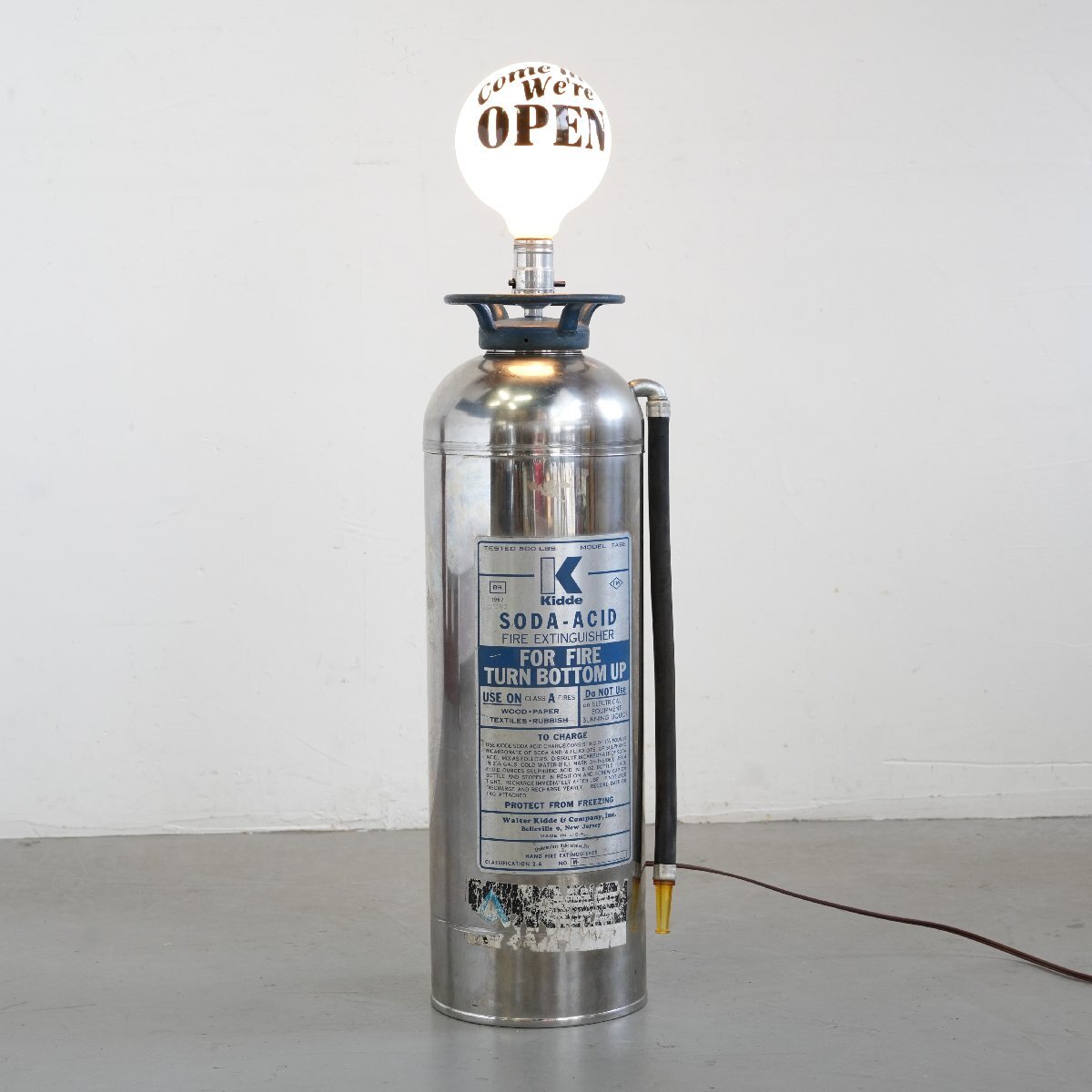 ヴィンテージ 消火器 リメイク照明 / Come in We 're OPEN アメリカ ランプ ライト 店舗什器 ディスプレイ小物 USA #702-5-28-803拍卖