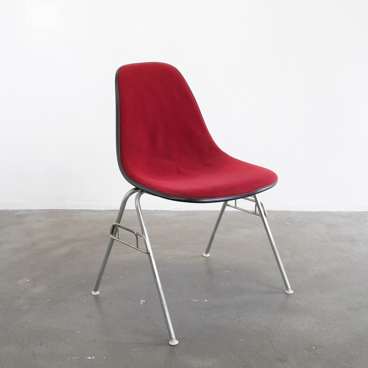 #3977 アメリカ 80's ヴィンテージ Herman Miller ハーマンミラー イームズシェルサイドチェア 布張り スタッキング 椅子拍卖