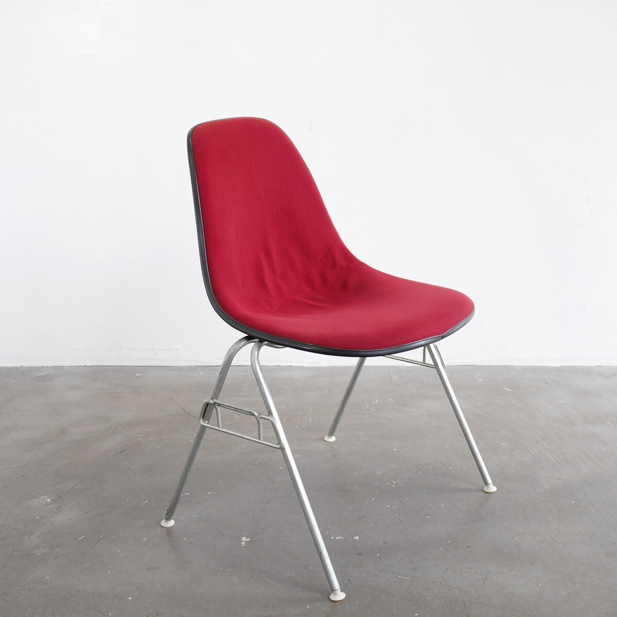 #3976 アメリカ 80's ヴィンテージ Herman Miller ハーマンミラー イームズシェルサイドチェア 布張り スタッキング 椅子拍卖