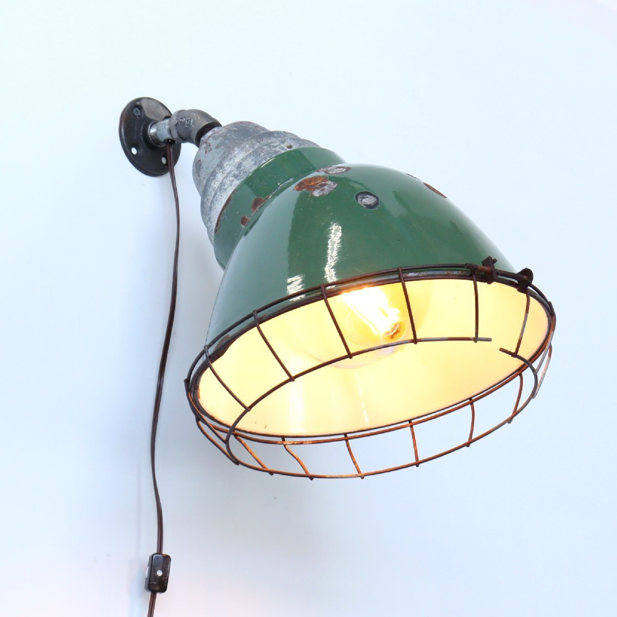 50s CROUSE-HINDS ガード付き ホーロー ウォールランプ /インダストリアル エジソン電球 ヴィンテージ 壁掛け 照明#702-70-139-553拍卖