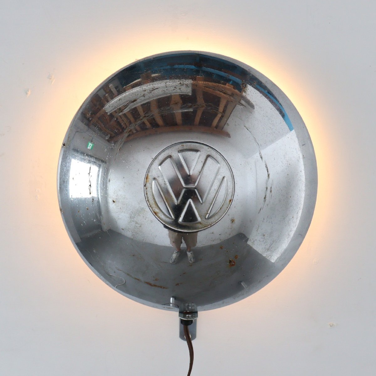 フォルクスワーゲン ヴィンテージ ホイールキャップ リメイクランプ/VW アメリカ 壁掛け ガレージ ウォールランプ #610-15-039-494拍卖
