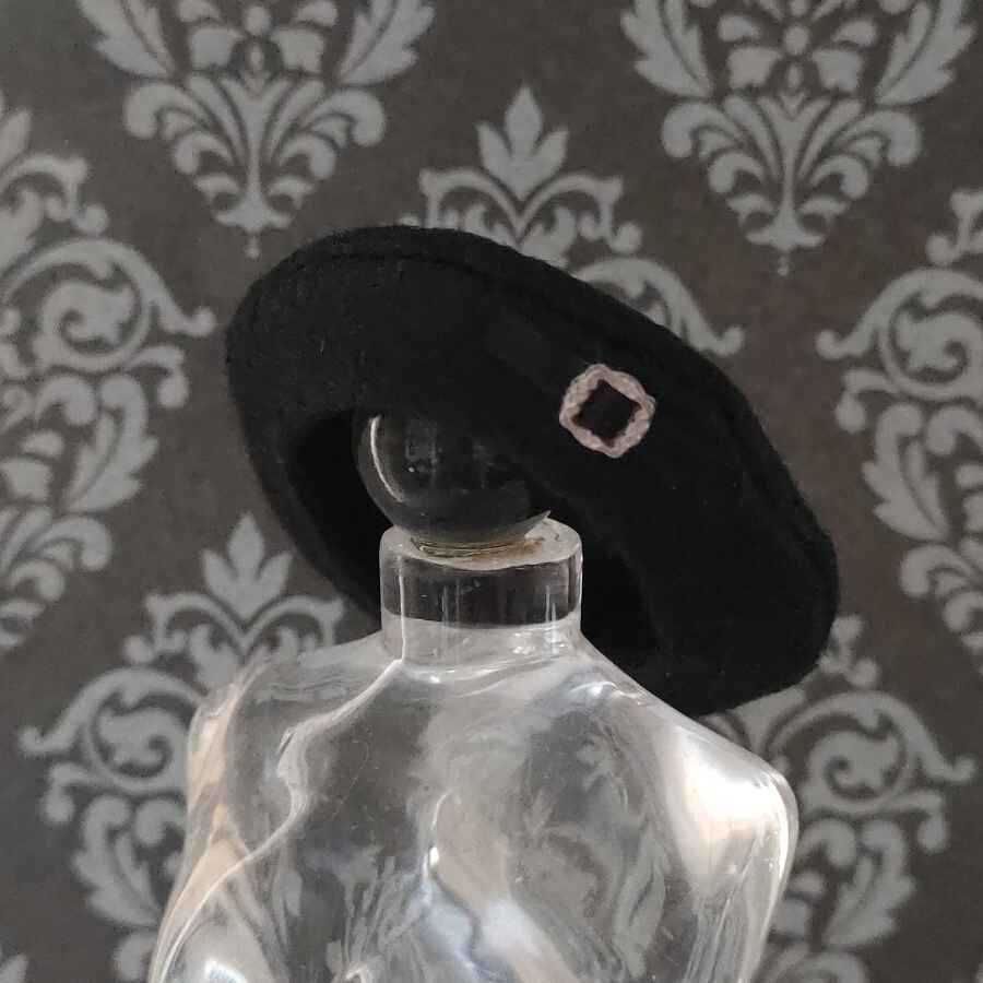 tia ドール用 黒 ブラック 細 ベルト付 ベレー帽 帽子 ぼうし momoko バービー オビツ27ヘッド サイズ 1/6ドール拍卖