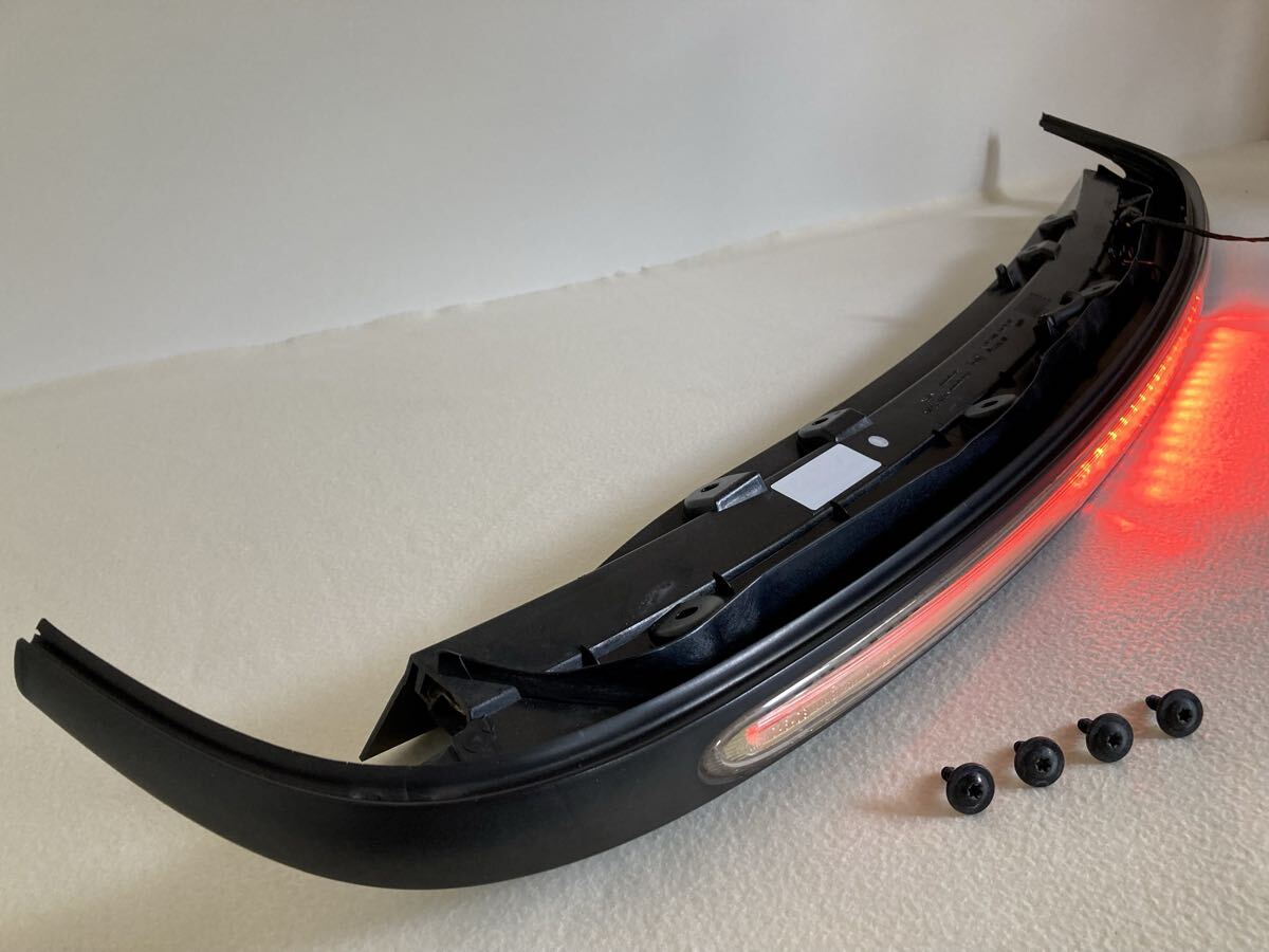◆DK77清掃済/点灯OK! BMW MINI クーパーS クラブマン R55 MM16 純正 ハイマウントストップランプ LED クリア ミニ ML16 ZF16 ZG16 テール拍卖