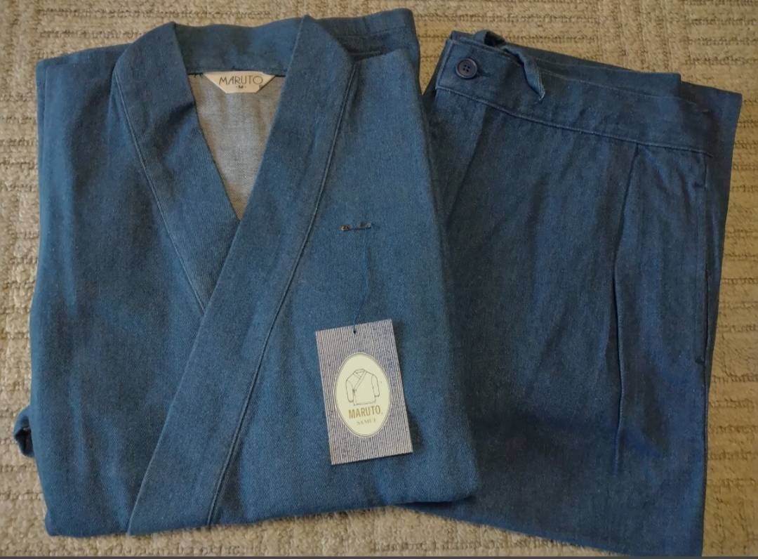 岡山 井原 日本製 藍の里 デニム 作務衣 上下セット Mサイズ 綿100% 最高級 和装 和服 甚平 法衣 袈裟 仏教 装束 仏具 威儀 職人 502拍卖