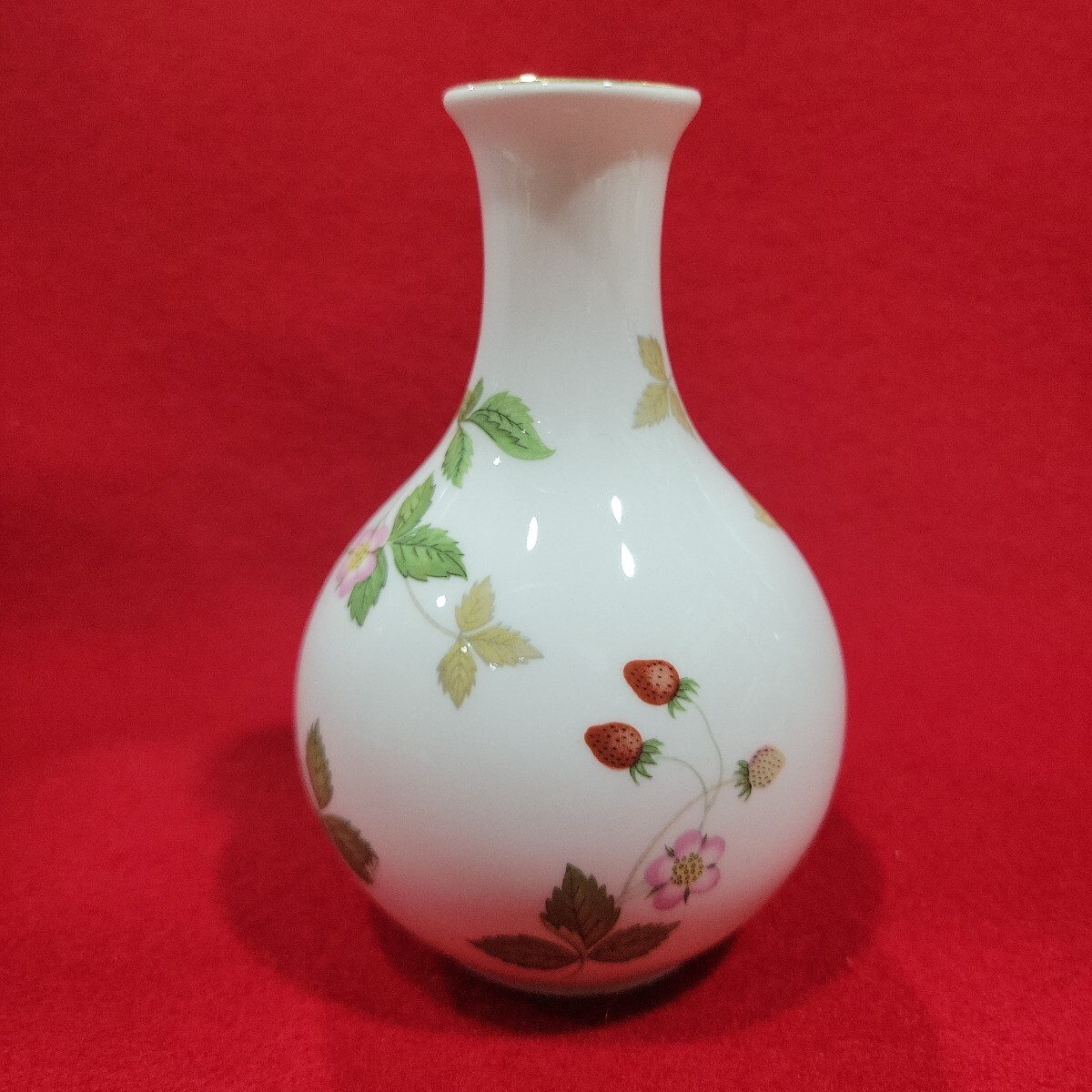 №9416 美品 ウエッジウッド ワイルドストロベリー 花瓶 フラワーベース 一輪差し 高さ約11.5㎝拍卖