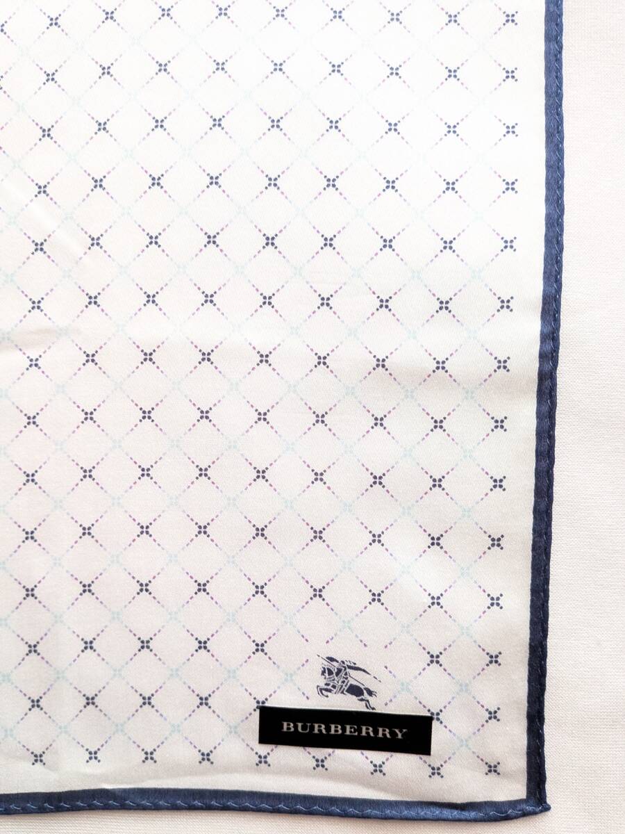 ★未使用タグシール付き★BURBERRY バーバリー★ハンカチ★白のチェックに、ホースのプリント★50センチ拍卖