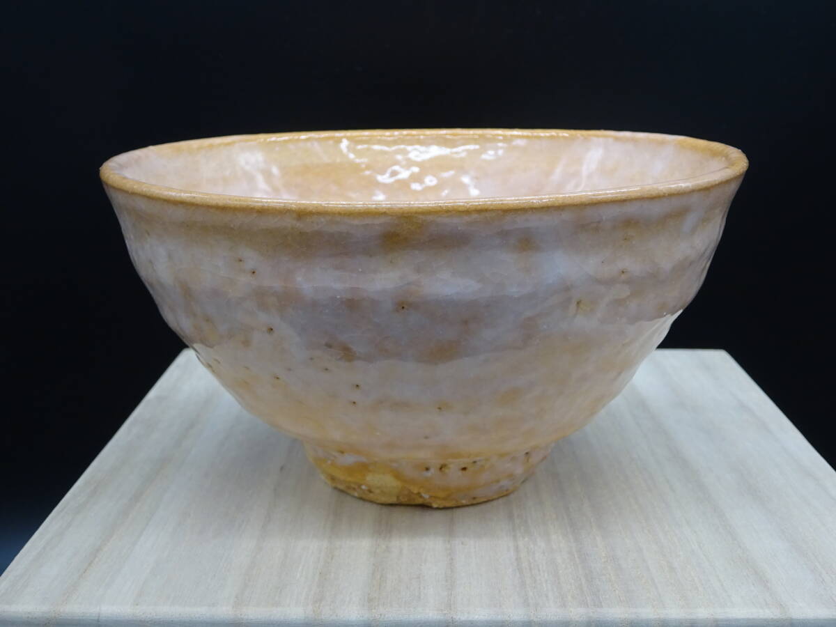 萩焼 人気実力作家 渋谷泥詩 萩焼窯元御台場窯 萩伝統工芸協会会長を歴任★萩焼枇杷釉抹茶茶碗 共箱、陶歴付 茶道具拍卖