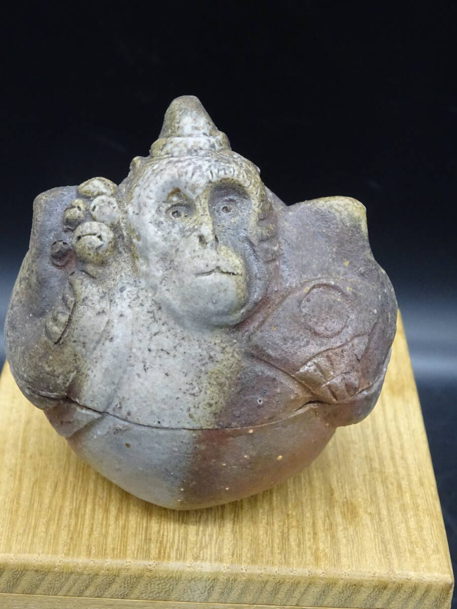 備前焼 人気実力作家 各見飛出記(師:県重要無形文化財各見政峯)工芸会正会員 伝統工芸士★備前申香合 四方桟共箱、陶歴付 茶道具拍卖