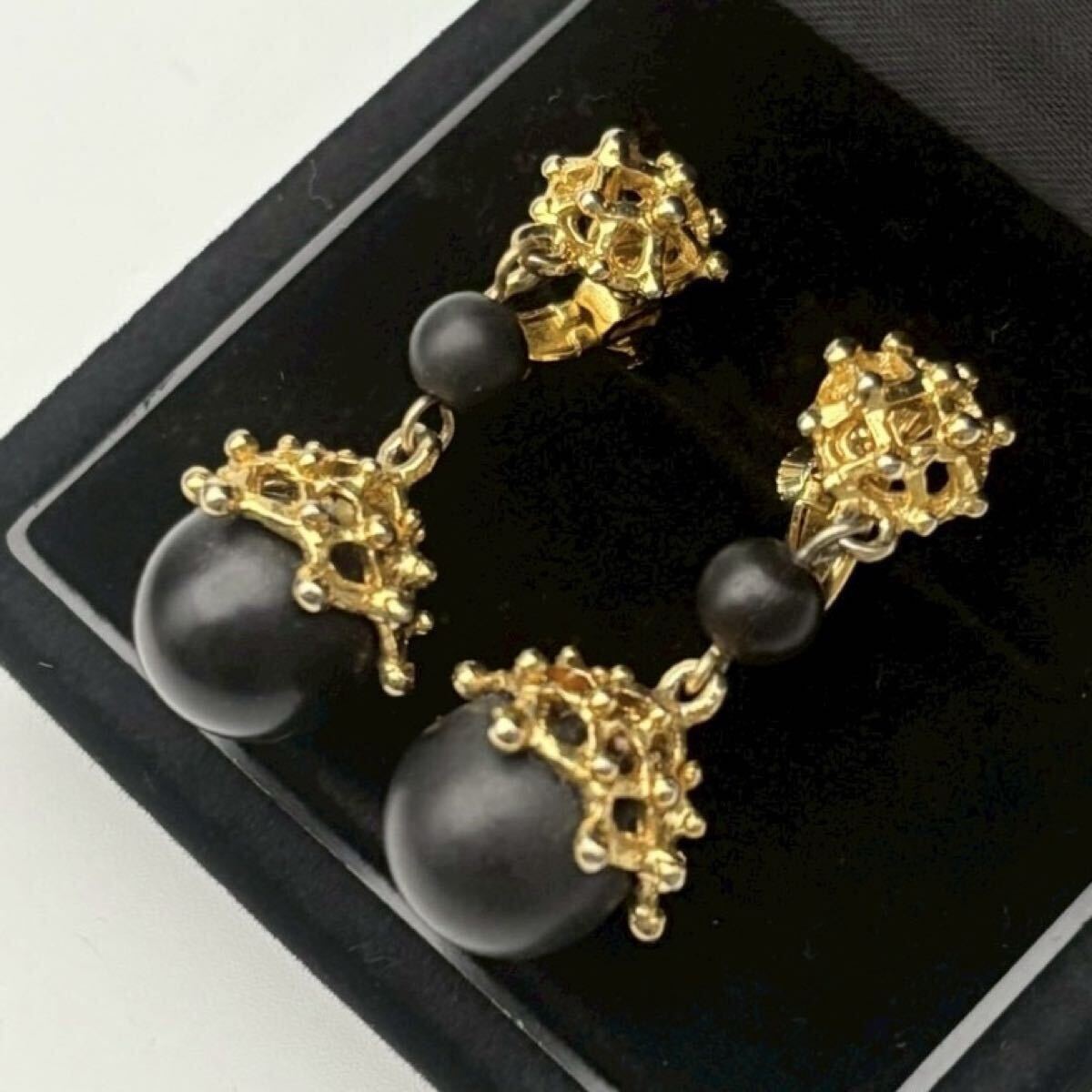 【希少・極美品】Yves Saint Laurent イヴサンローラン YSL イヤリング ゴールド カサンドラ 球体 玉 ブラック コスチュームジュエリー拍卖