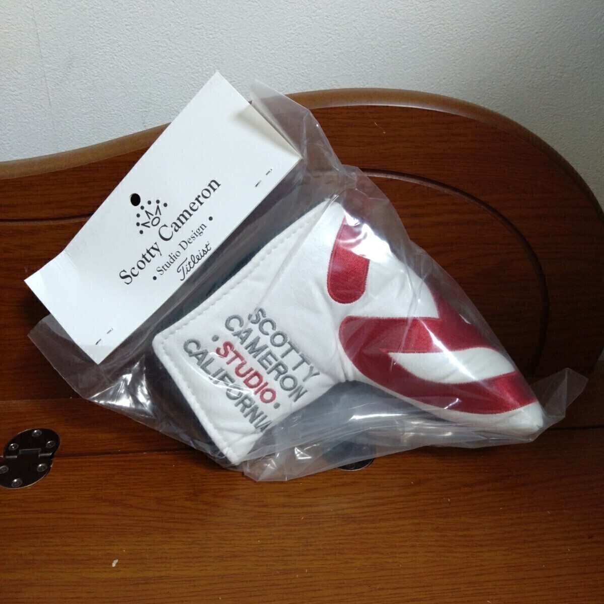 新品 未使用 スコッティキャメロン パターカバー Titleist PUTTER STUDIO パタースタジオ ピンタイプ サークル 白 赤拍卖