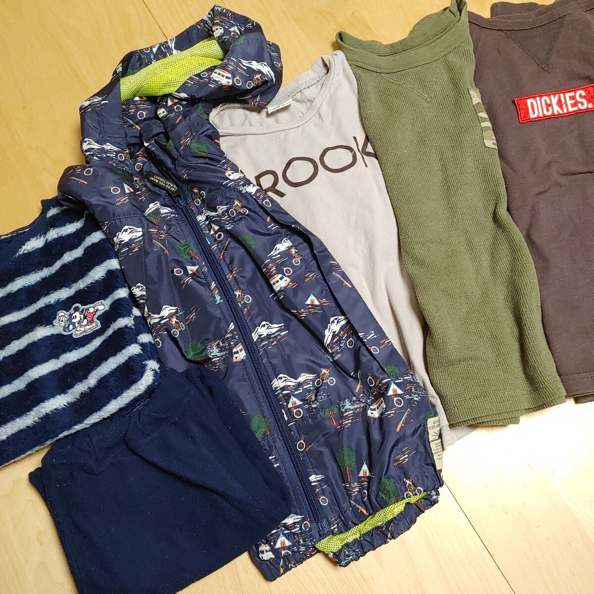 BREEZE、ユニクロ 男の子130 ウィンドブレーカー パジャマ トップス 6点 まとめ拍卖