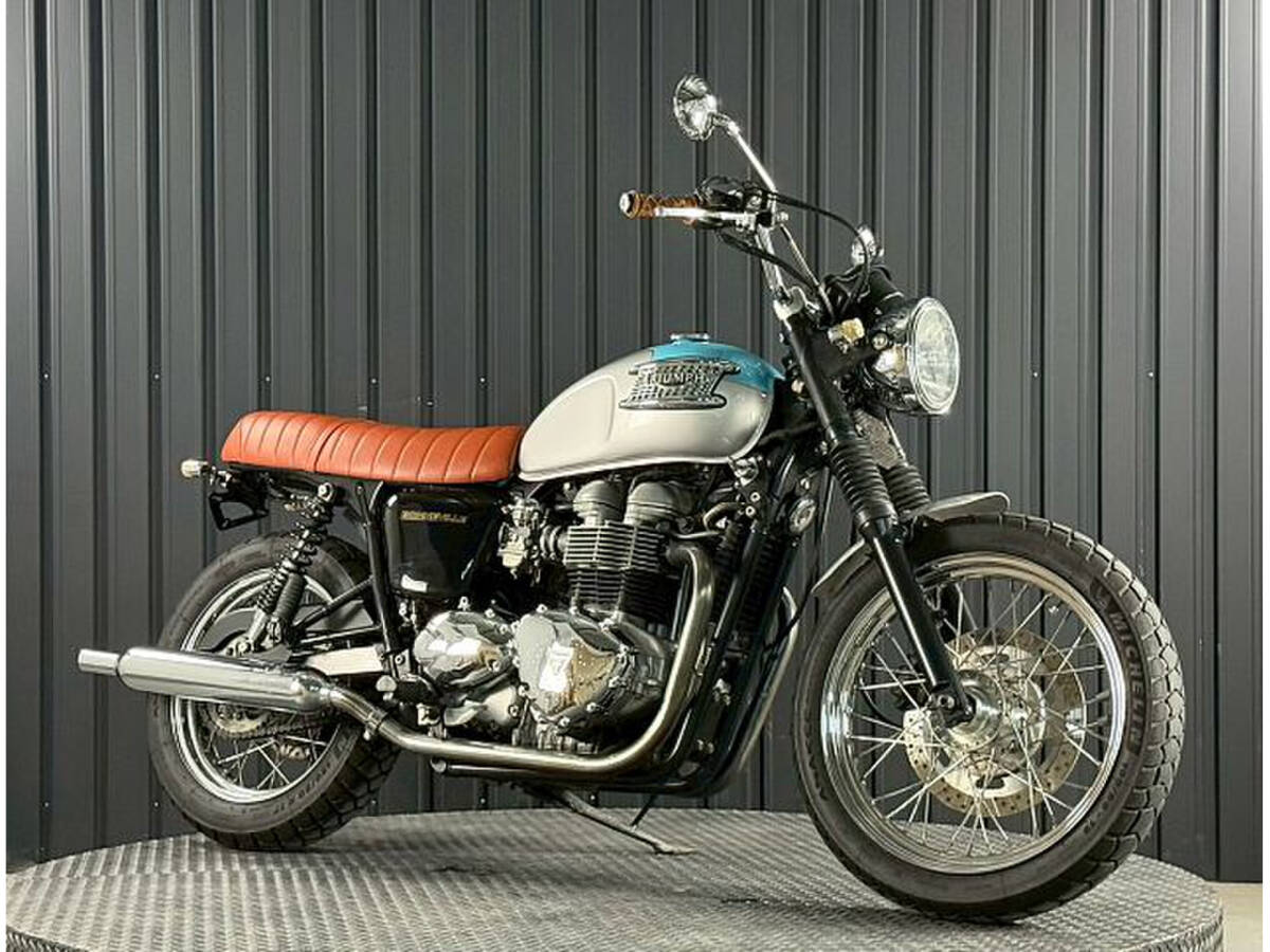 TRIUMPH ボンネビル キャブレターモデル アナログメーター フェンダーレス USBポート拍卖