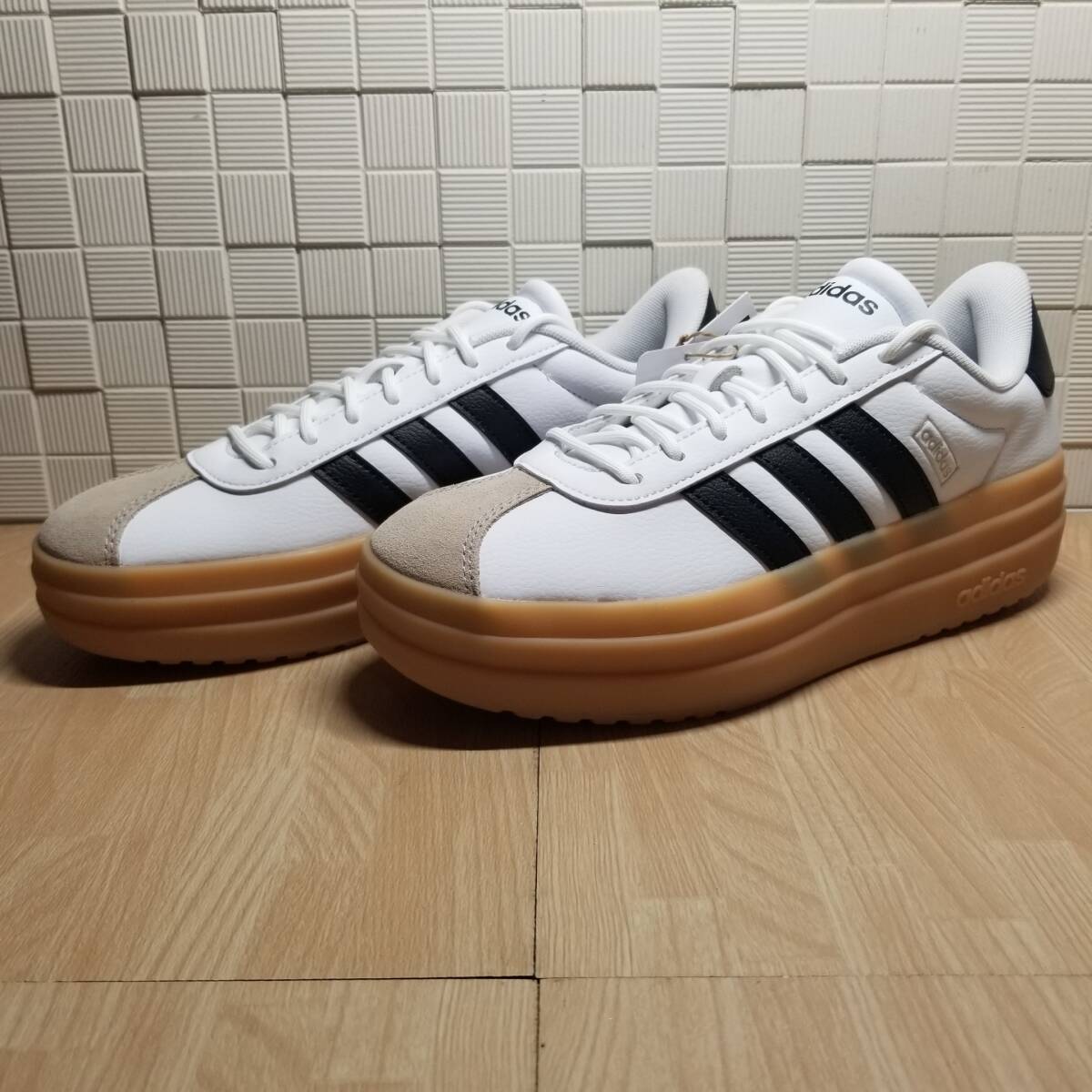 送料無料・新品未使用!!IMBOX加工済み!アディダス adidas カジュアルシューズ スニーカー / VL COURT BOLD / 白 定価8800円 24.5cm拍卖
