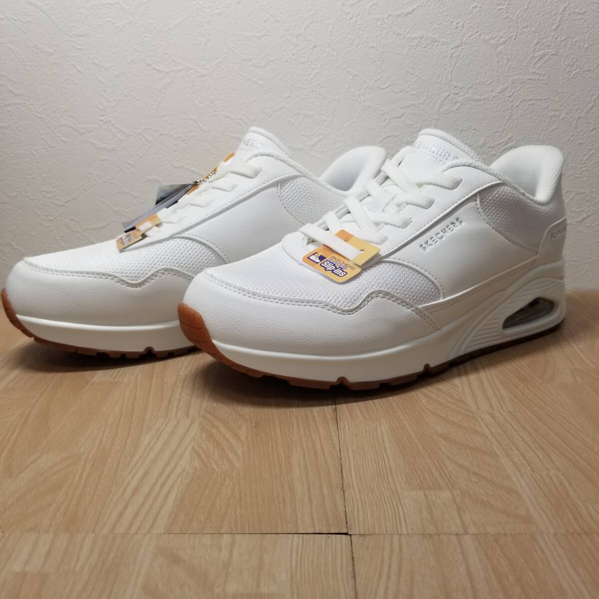 送料無料・新品未使用!!スケッチャーズ SKECHERS スリップインズシューズ / UNO-BANKSIA / ホワイト 定価13090円 24.0cm拍卖