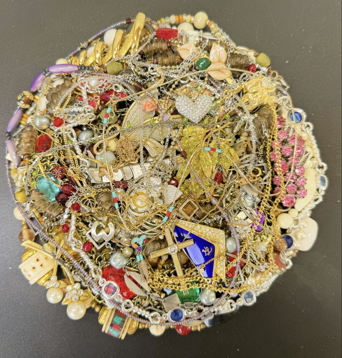 大量アクセサリー ネックレス パール 指輪 ブローチ シルバー/ブランド品 天然石などジャンク品 ゴールドカラーおまとめ まとめ売り1KG拍卖