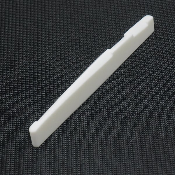 送料99円 牛骨サドル 72mm幅 重量感&硬質感あり アコースティックギター用 新品未使用 音質改善&弦高下げて弾きやすく カンタン交換拍卖