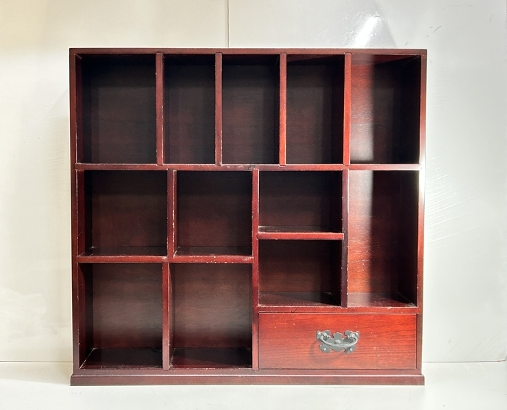 ● コレクター必見 木製 飾り棚 飾棚 引き出し付き 棚 キャビネット 収納 インテリア 家具 飾り コレクション Zr684拍卖