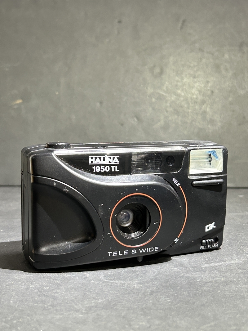 ● コレクター必見 HALINA 1950 TL コンパクトカメラ フィルムカメラ TELE&WIDE カメラ ジャンク品 コレクション Zr639拍卖