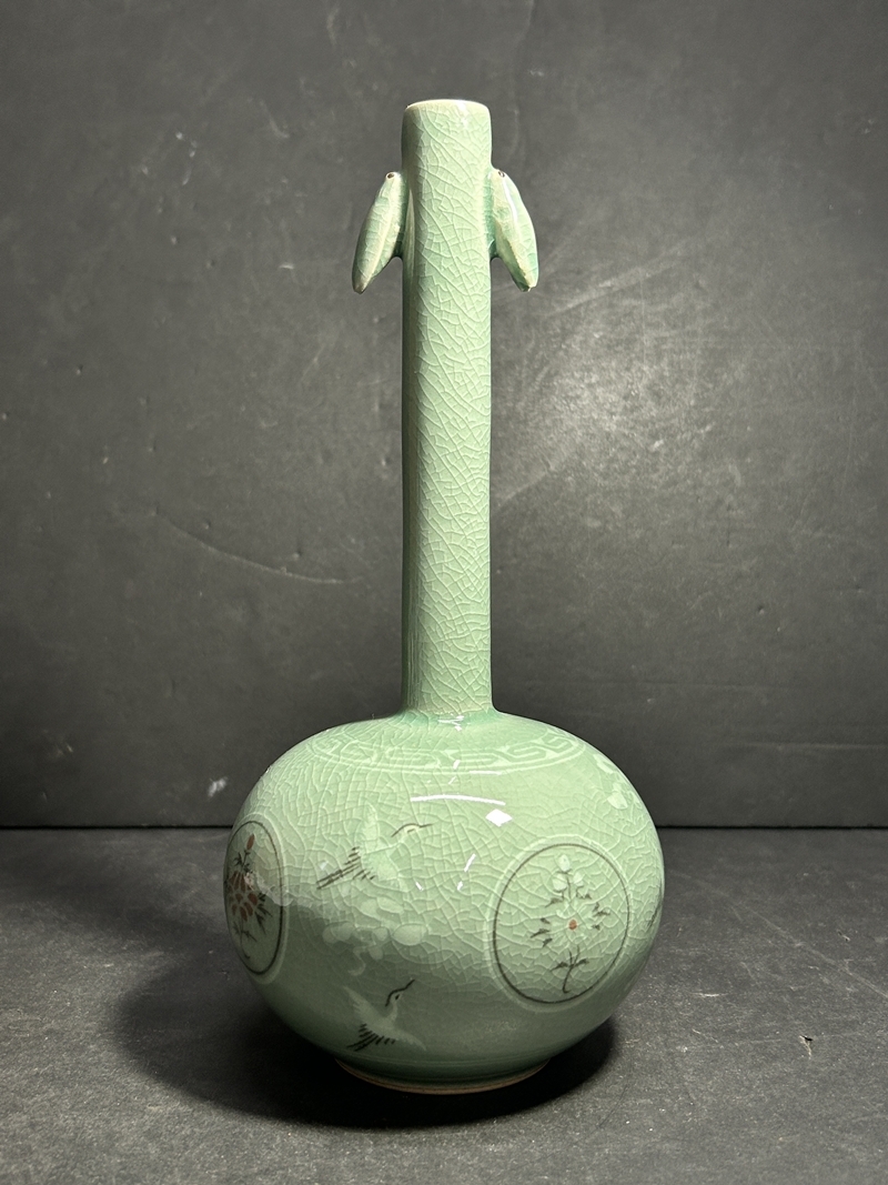 ● コレクター必見 張英安 寿安 高麗青磁 花器 象嵌牡丹菊花雲鶴文一輪挿瓶 花瓶 飾り 置物 工芸品 コレクション Zr696拍卖