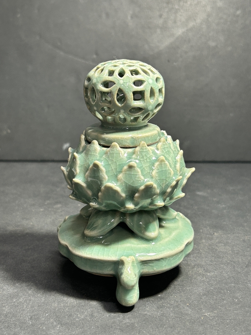 ● コレクター必見 張英安 寿安 高麗青磁 透彫七宝繋蓋香炉 香具 香炉 工芸品 コレクション Zr701拍卖