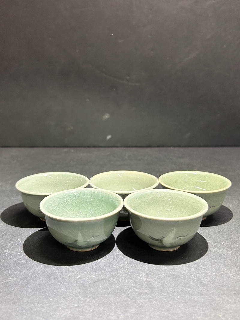 ● コレクター必見 張英安 寿安 高麗青磁 象嵌雲鶴文猪口 5客 お猪口 酒器 陶器製 工芸品 Zr718拍卖