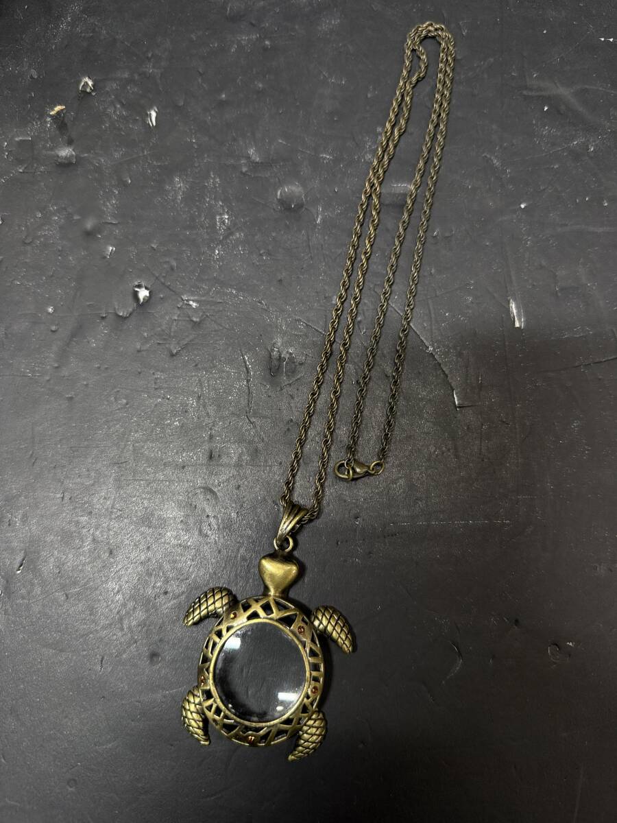 ★コレクター必見 ビンテージ ルーぺ ペンダント 亀モチーフ カメ アクセサリー 拡大鏡 飾り コレクション Se123拍卖