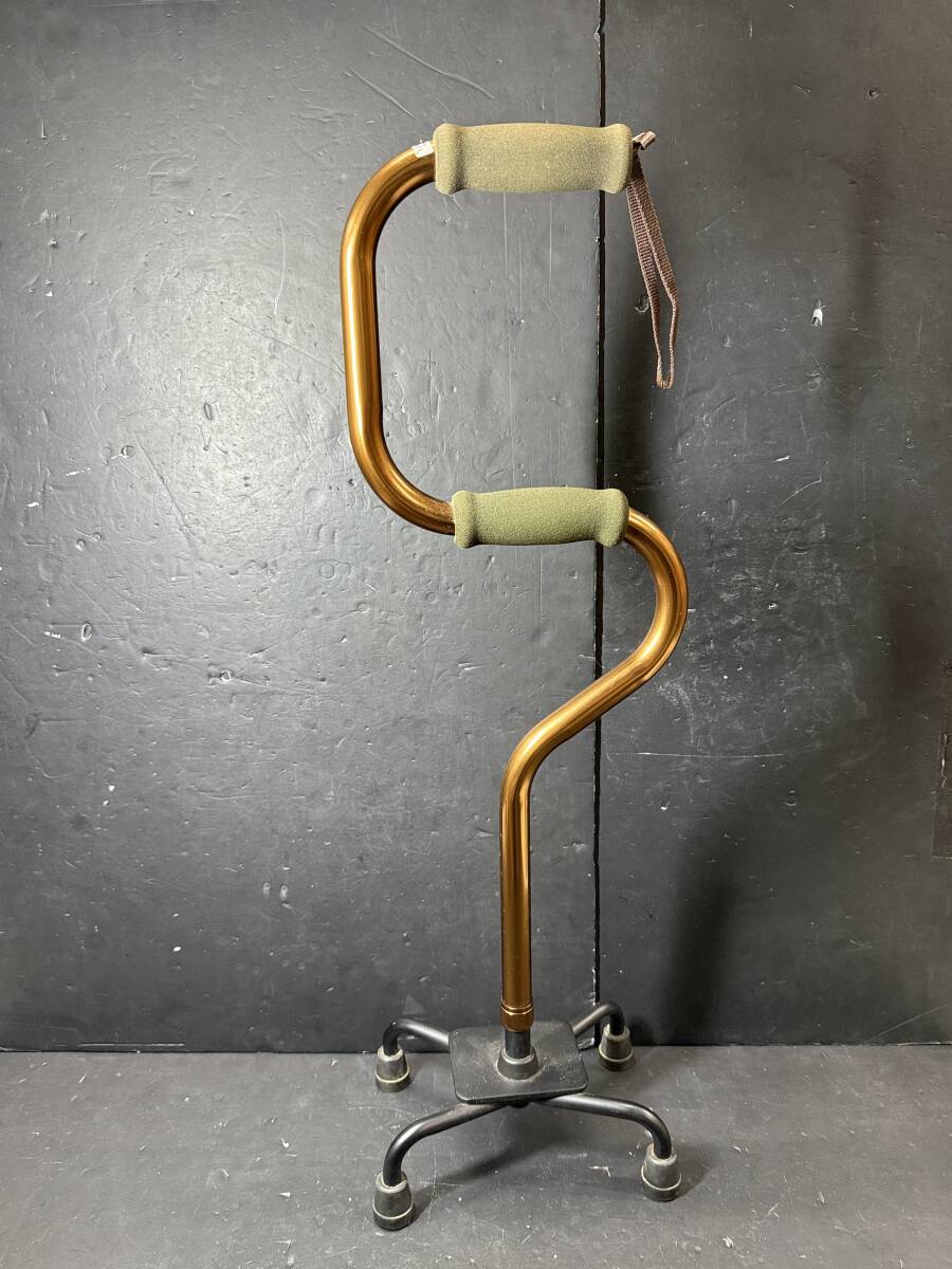 ★コレクター必見 S字 4点杖 軽量 つえ 重さ約600g 高さ約72.5~82.5㎝ 歩行 補助 介護 介護用品 Se188拍卖