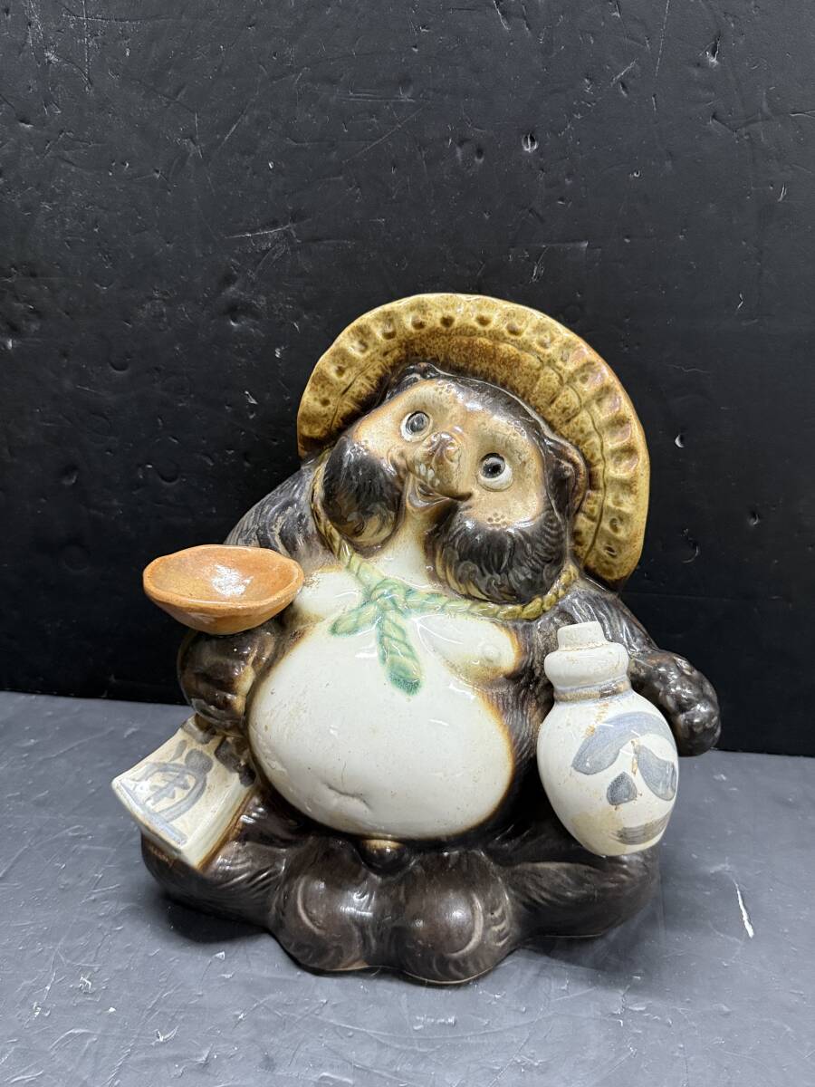 ★コレクター必見 信楽焼 陶器製 狸 たぬき 置物 高さ約25㎝ 置物 和風 オブジェ インテリア 店舗 縁起物 商売繁盛 コレクション Se237拍卖