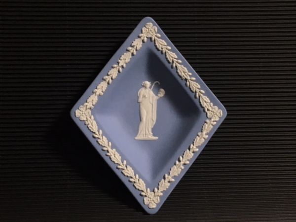 ◎ウェッジウッド ジャスパー ダイヤ形小型プレート「女神」◎z9拍卖