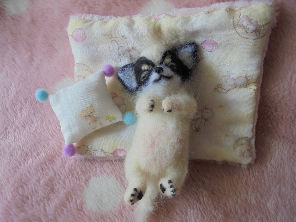 ☆ハンドメイド羊毛フェルト☆ ねんねチワワパーティ赤ちゃん♪ 身長約10.5センチ♪ (手作りマット♪クッション♪) 拍卖