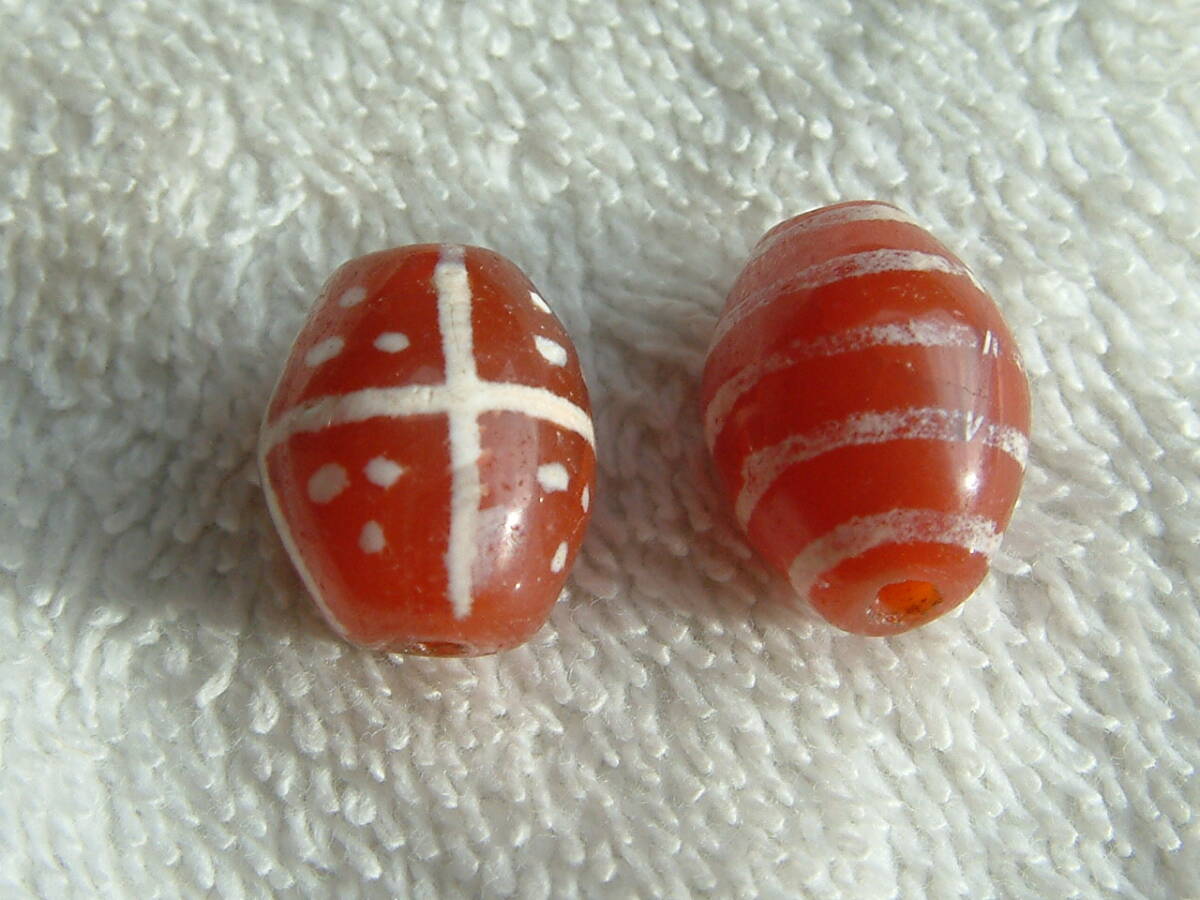 916【天珠八仙】〈作成に/エッチドカーネリアン〉..(小型現代)古代密教型図案天珠..約1.5㌢×2個で、拍卖