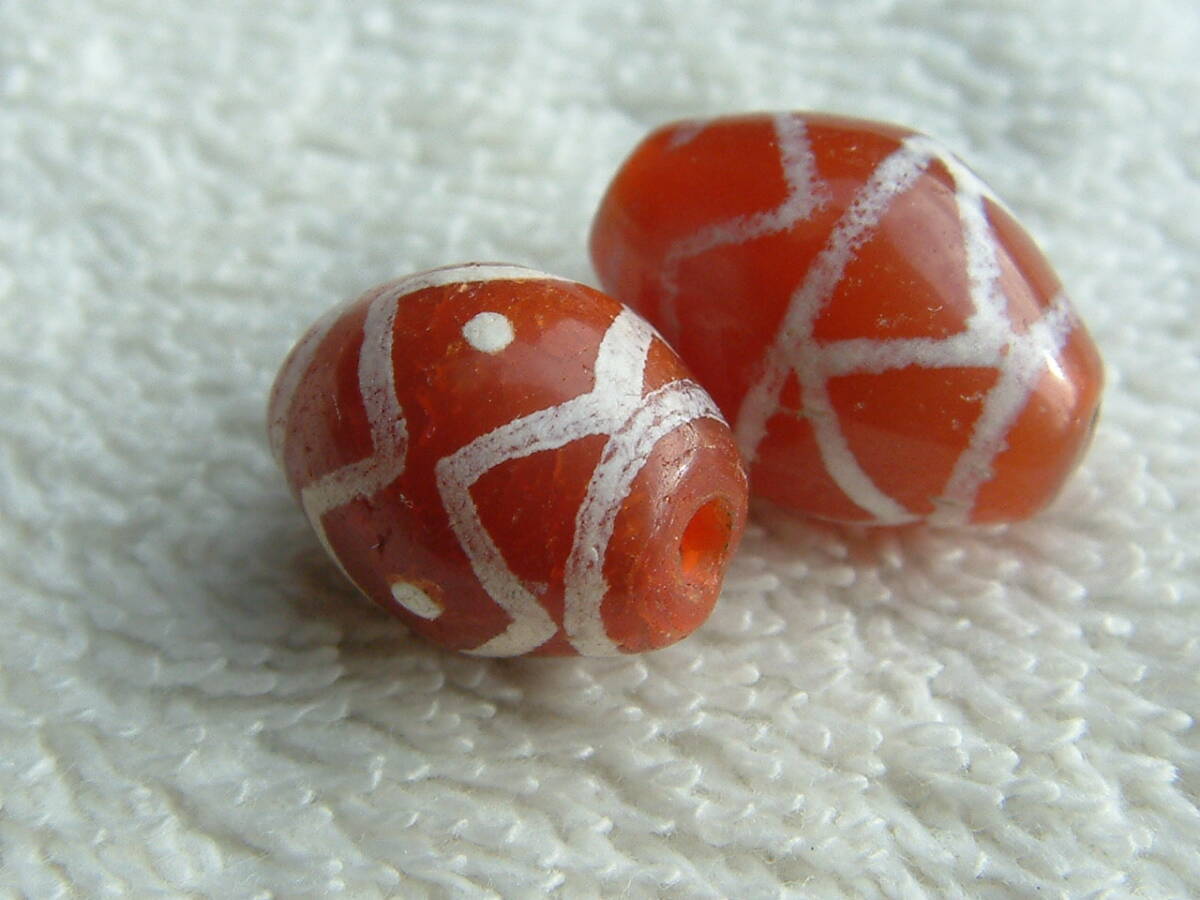 918【天珠八仙】〈作成に/エッチドカーネリアン〉..(小型現代)古代密教型図案天珠..約1.5㌢×2個で、拍卖